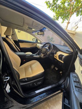 lexus-nx300-2016-big-9