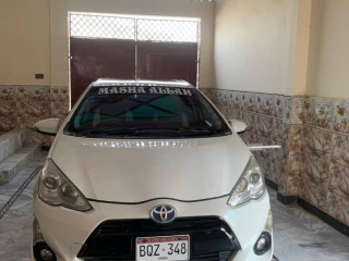 toyota-aqua-s-pearl-white-2016