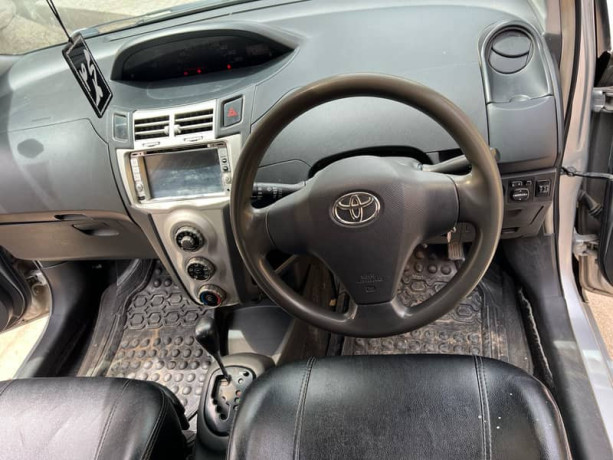 vitz-2006-big-9