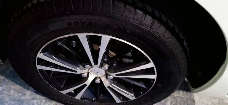 toyota-corolla-gli-2019-zero-condition-big-3