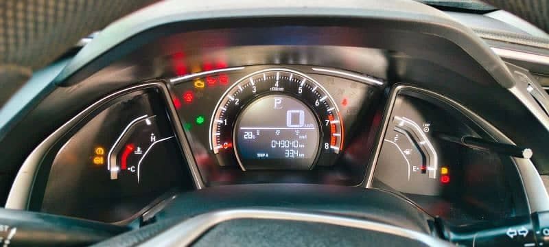 honda-civic-ug-2018-red-meter-big-9