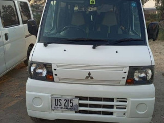 mitsubishi-minicab-bravo-2011