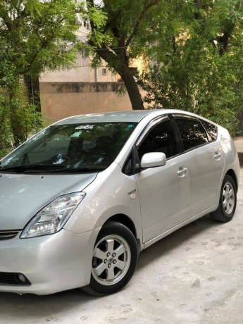toyota-prius-2008-big-4