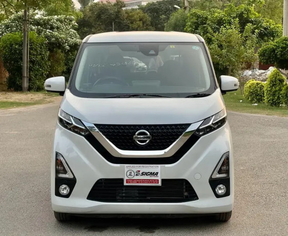 nissan-dayz-highway-star-20202023-big-0