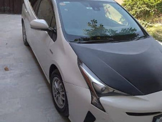 toyota-prius-2016