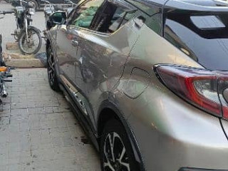 toyota-c-hr-2017-call-on-whatsapp-03000055531