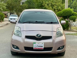 toyota-vitz-2011