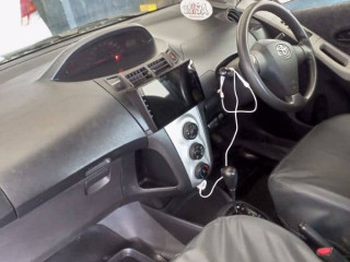toyota-vitz-2009