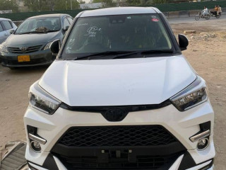 toyota-raize-z-model-20-import-25-pearl-white-45-grade-fully-loaded
