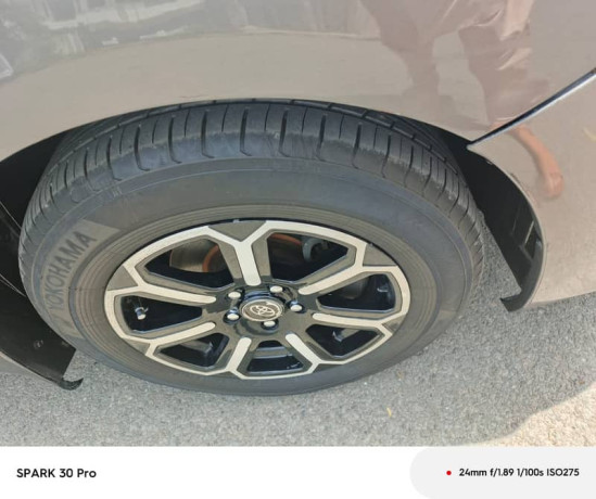 toyota-corolla-gli-2013-speical-edition-big-8