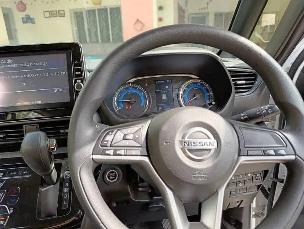nissan-roox-2022-big-18