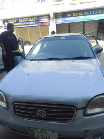 suzuki-baleno-2002-big-0