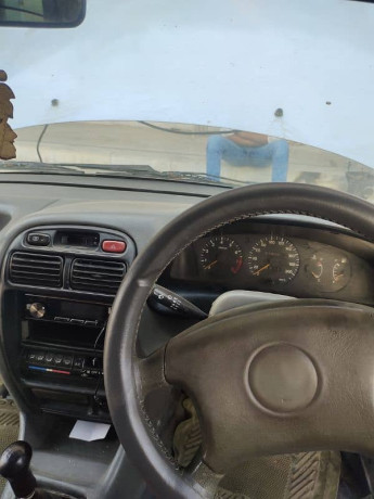suzuki-baleno-2002-big-5