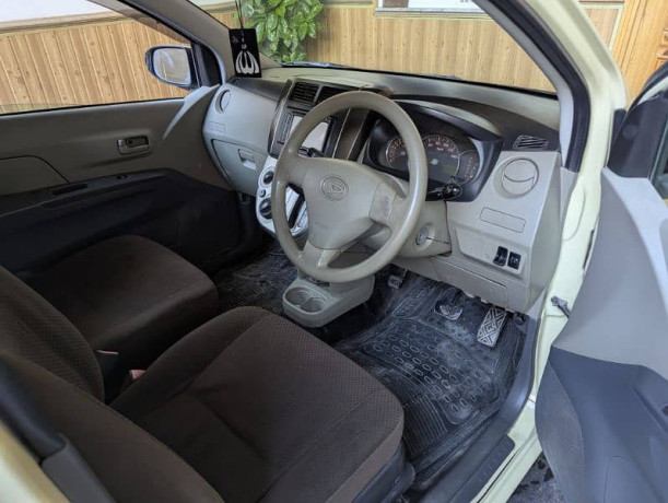 daihatsu-mira-2011-big-10