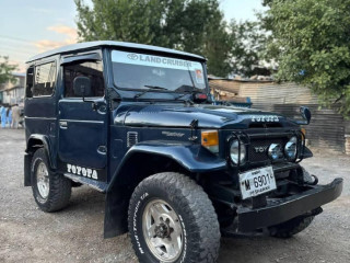 toyota-land-cruiser-bj40-jeep