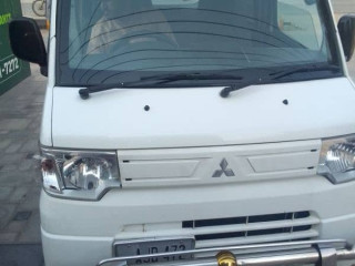 mitsubishi-minicab-bravo-2013