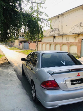 mitsubishi-lancer-2005-big-0