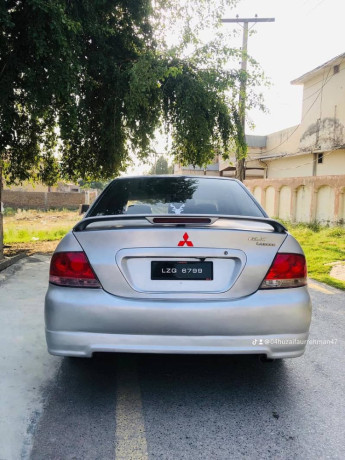 mitsubishi-lancer-2005-big-1