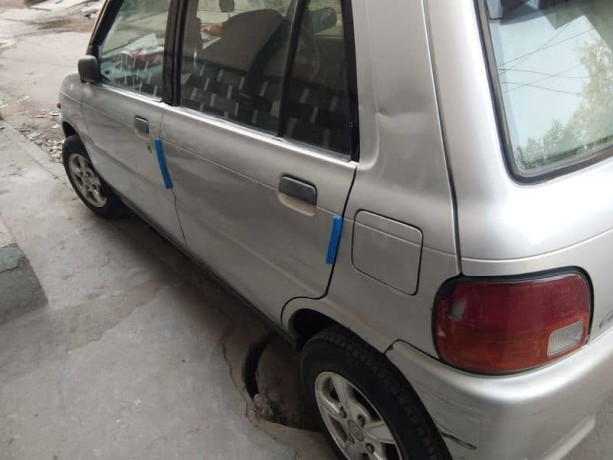 daihatsu-cuore-2010-big-6