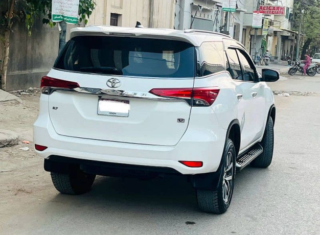 fortuner-v-27-petrol-2018-big-3