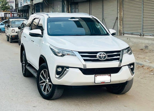 fortuner-v-27-petrol-2018-big-0