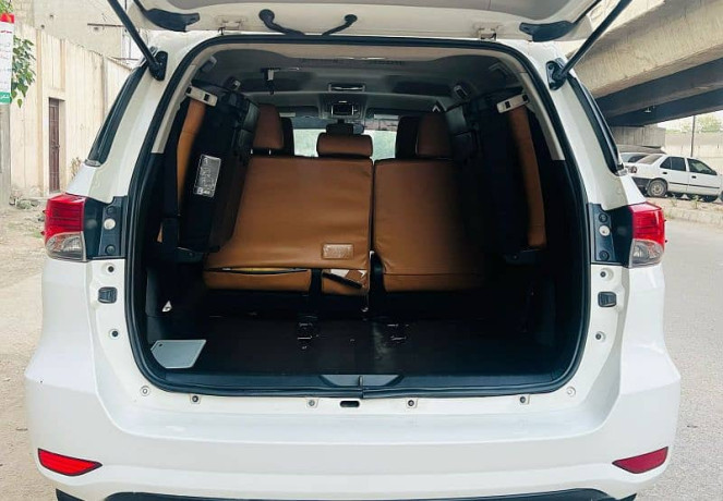 fortuner-v-27-petrol-2018-big-8