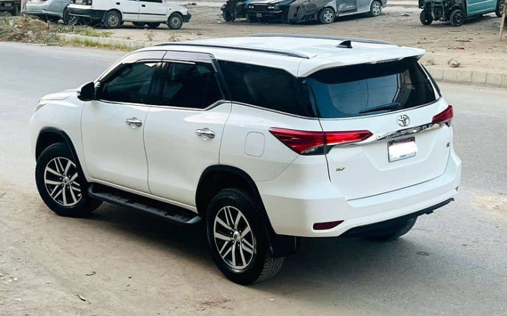 fortuner-v-27-petrol-2018-big-4