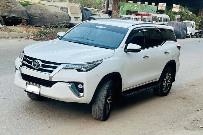 fortuner-v-27-petrol-2018-big-1