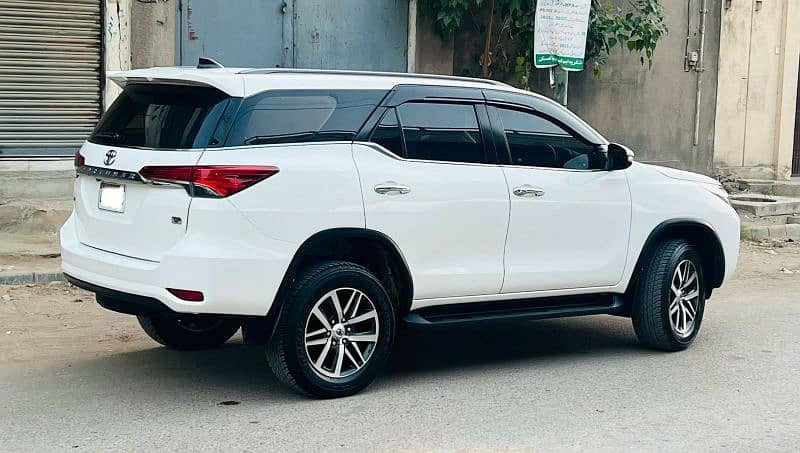 fortuner-v-27-petrol-2018-big-5