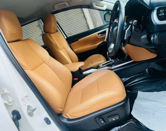 fortuner-v-27-petrol-2018-big-7