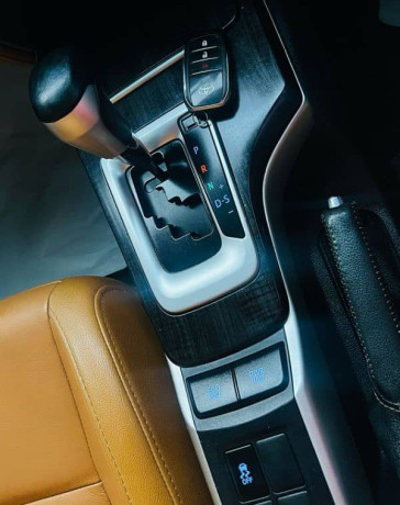 fortuner-v-27-petrol-2018-big-9