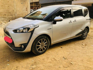 toyota-sienta-1520