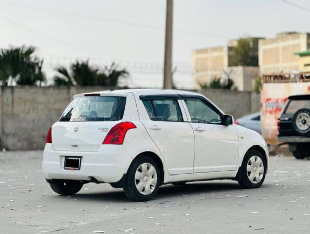 suzuki-swift-2011-big-0