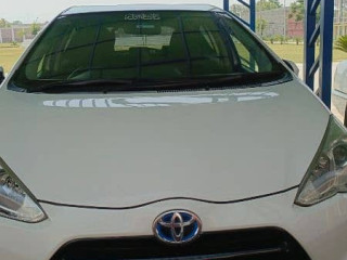 toyota-aqua-2015
