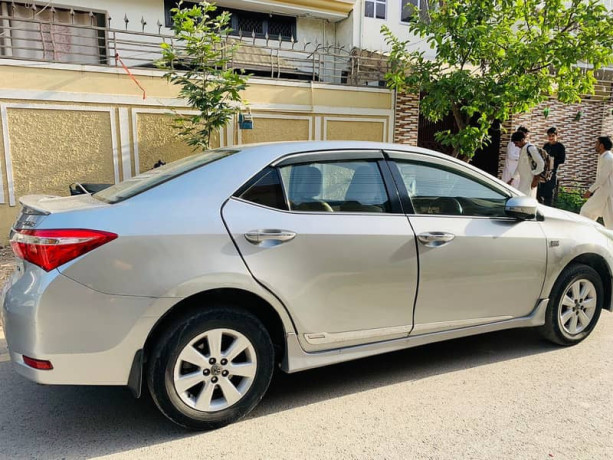 corolla-altis-18-big-0