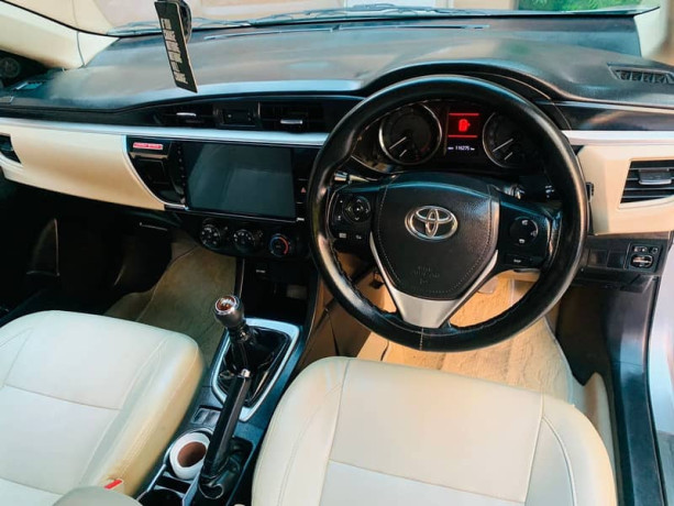 corolla-altis-18-big-2