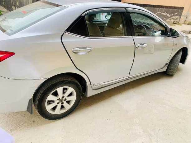 corolla-altis-18-big-11