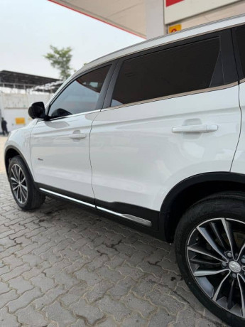 proton-x70-premium-fwd-big-12