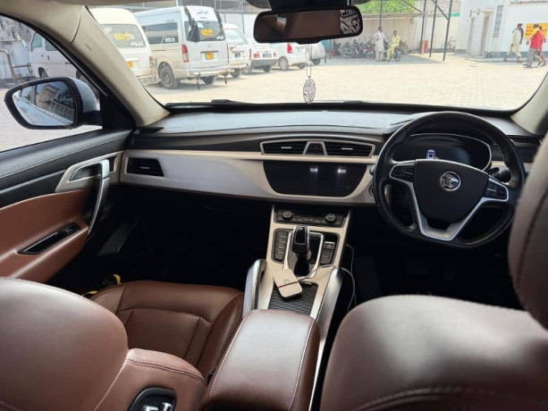 proton-x70-premium-fwd-big-16