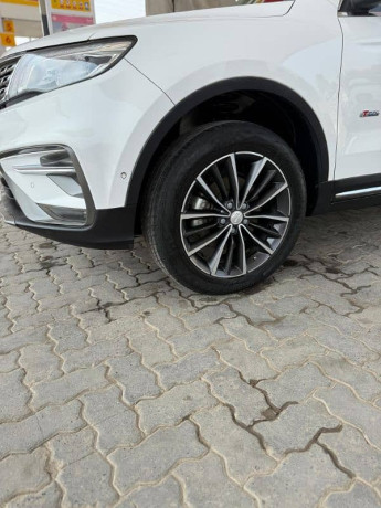proton-x70-premium-fwd-big-9