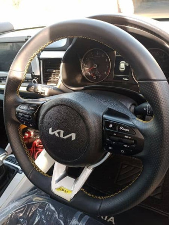 kia-stonic-ex-plus-full-option-big-3