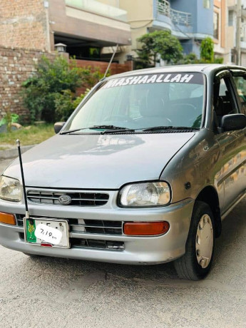 daihatsu-cuore-2010-big-1