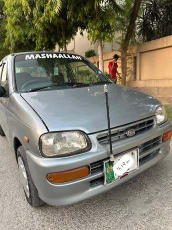 daihatsu-cuore-2010-big-2