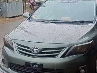 toyota-corolla-gli-2012