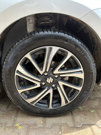 suzuki-swift-glx-vvt-two-tone-big-3