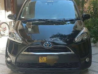 toyota-sienta-2016