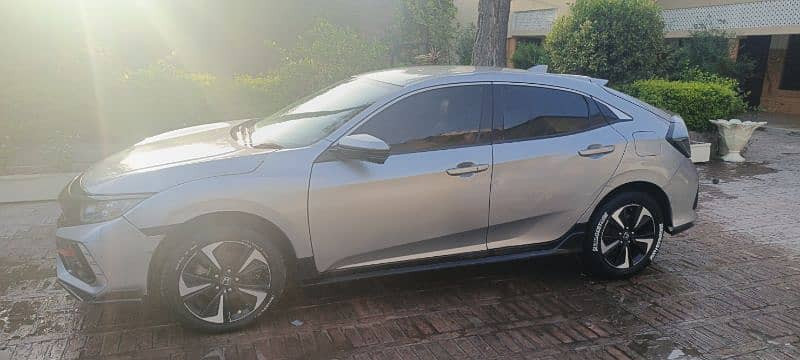 honda-civic-turbo-15-2017-big-3