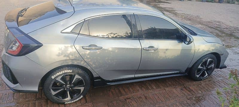 honda-civic-turbo-15-2017-big-2