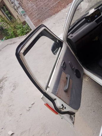 suzuki-mehran-2010-big-11