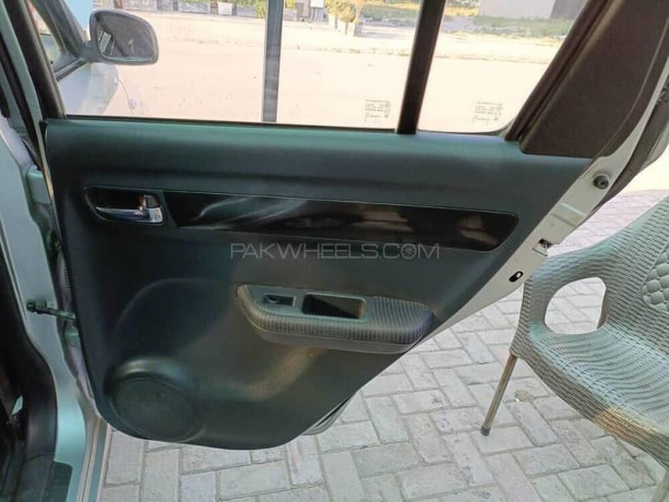 suzuki-swift-dlx-big-12
